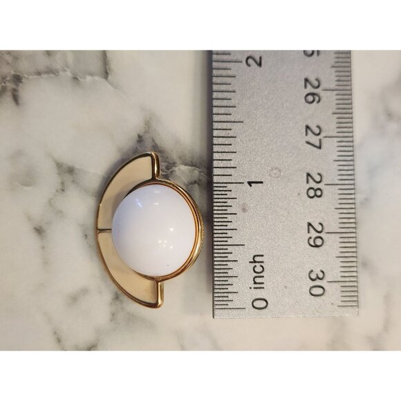 Vintage Monet Signed Pierced Earrings, White Dome Gold Tone Geometric Fan Design - Picture 5 of 5